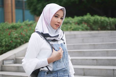 Tutorial Hijab Segi Empat Untuk Gaya Sehari Hari Yang Kasual