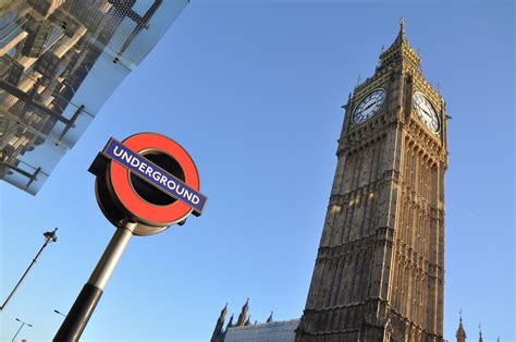 Scegli la consegna gratis per riparmiare di più. Simboli londinesi - Viaggi, vacanze e turismo: Turisti per ...