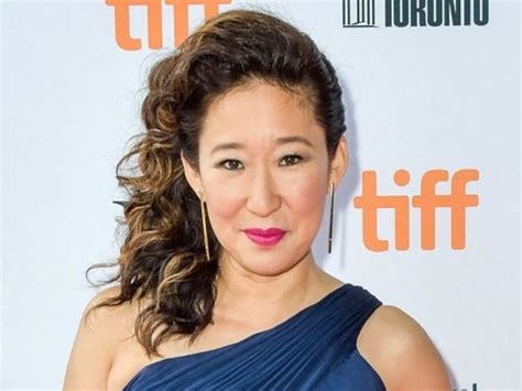 Sandra Oh S Height In Cm Feet And Inches Weight And Body Measurements FamousHeight Com