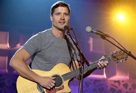 Walker Hayes Opens Up About Fatherhood Dealing With Loss And Music