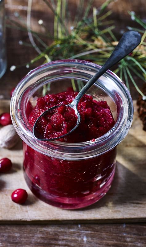 Mary berry is definitely the queen of the kitchen, whether she's whipping up sweet treats or creating a savoury feast. Fresh cranberry sauce | Recipe | Mary berry, Fresh ...