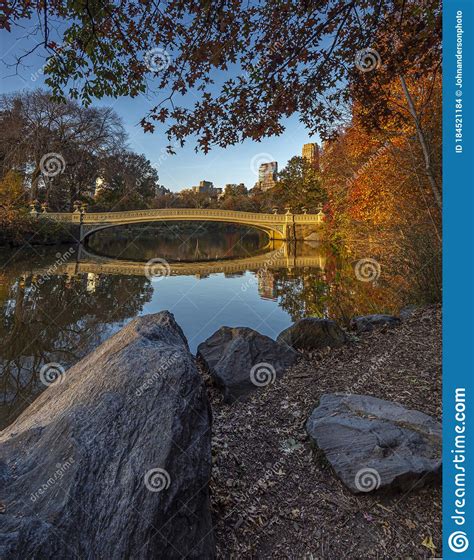 Bow Bridge In Autumn Central Park Stock Photo Image Of Late Colorful
