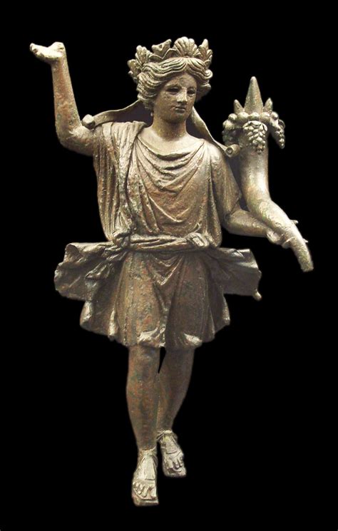 File:Lar romano de bronce (M.A.N. Inv.2943) 01.jpg - Wikimedia Commons