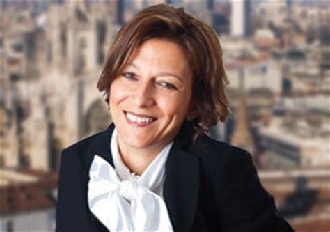 Successivamente partecipa a stasera mi butto. Spencer Stuart Milan