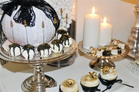 Black and Gold dessert table | Dessert Tables | Pinterest