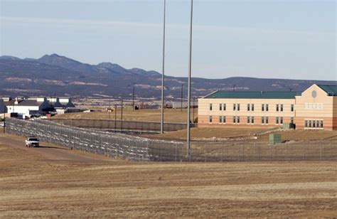 Inmates are kept in solitary confinement for 23 hours. ADX Florence, una de las prisiones más seguras del mundo