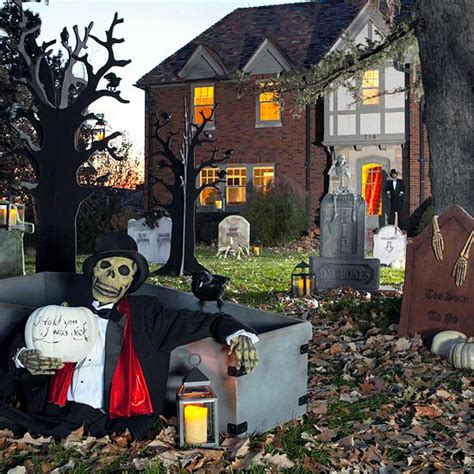 Halloween Garden Decorations Ideas With Skeletons Skulls And Bones