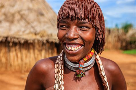 若い女性エチオピアのハマル族アフリカ 1人のストックフォトや画像を多数ご用意 istock