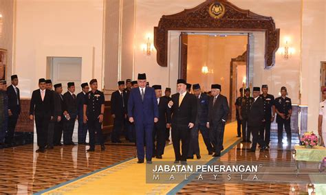 Senator boleh dilantik menjadi anggota jemaah menteri atas budi bicara perdana menteri dan taraf. Kuasa budi bicara 9 Raja Melayu pilih Agong ke-16