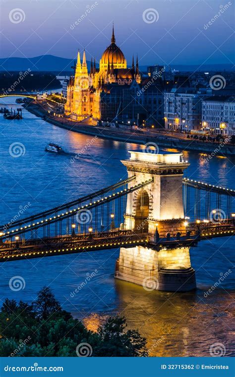 Szechenyi Chain Or Lanchid Bridge Budapest And Parliament Stock Photo