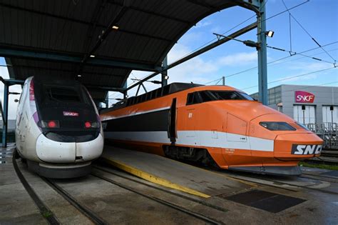 Sncf Celebrates 40 Years Of Tgv With Macron Newsy Today