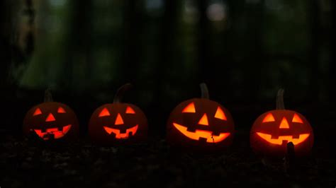 11 Ghost Stories To Scare Your Friends With This Halloween
