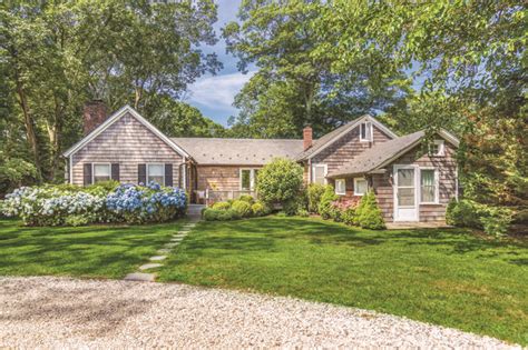 A Dreamy Cottage In East Hampton Listed At Under 15 Million This