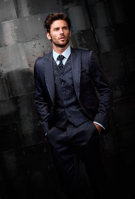 Male Models In Suits Mens Formal Wear Mens Suits Mens Outfits