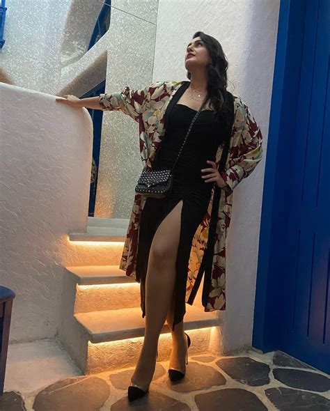 huma qureshi s sexy leg show in this dress shows her bold sexy side see now
