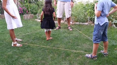 Podías pasar horas saltando la cuerda. Goma | Juegos Tradicionales