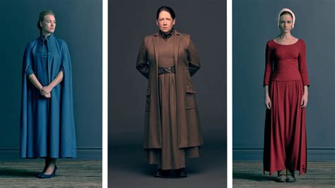 The handmaid's tale is stuck in the crisis stage. 'The Handmaid's Tale': Meaning Behind the Colors the Women ...