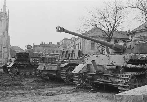 Székesfehérvár 1944 45 Hungary Ss Pzrgt 3 Panther Tank Panzer Iv