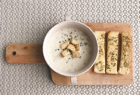 Sup memberi anda kekuatan dan tenaga, serta mengembalikan keseimbangan protein dalam badan. Resepi Mudah Untuk Membuat Garlic Bread, Croutons dan Sup ...