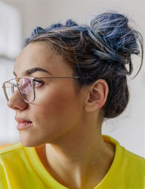 32 Stunning Hairstyles For Women Of All Ages Who Wear Glasses