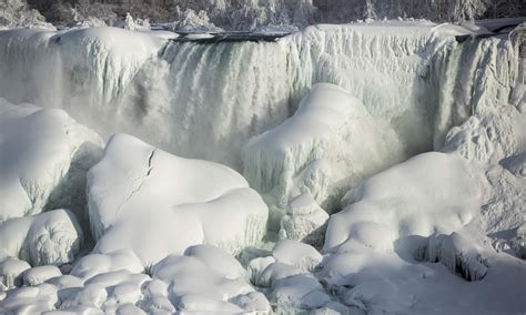 Niagara Falls Freezes Over As Polar Vortex Drops Temperatures Pictures Niagara Falls Frozen