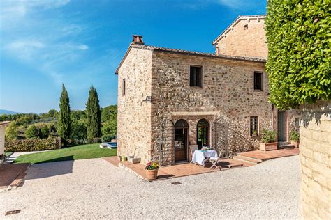 This Charming Farmhouse In Umbria Could Be Yours For Less Than €1m