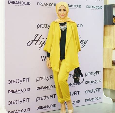 Model baju muslimah warna hitam elegan terbaru via www.dedeyahya.web.id. Jilbab Warna Lime Cocok Dengan Baju Warna Apa - Voal Motif