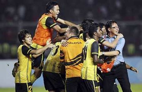 Ini perlawanan ketika bertemu sydney fc.power permainan malaysia.hanya empat pemain utama digunakan.yang lain semua pemain yang jarang diberikan. Sukan SEA Bola sepak: Malaysia menewaskan Indonesia 4-3 ...