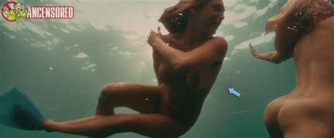 Naked Kelly Brook In Piranha 3d