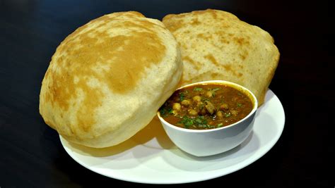 This chole bhature or chana bhatura is a truly delicious punjabi recipe of spiced tangy chickpea chole bhature also known as chana bhatura is one of the most popular punjabi dish liked almost all. File:Chole Bhature from Nagpur.JPG - Wikimedia Commons