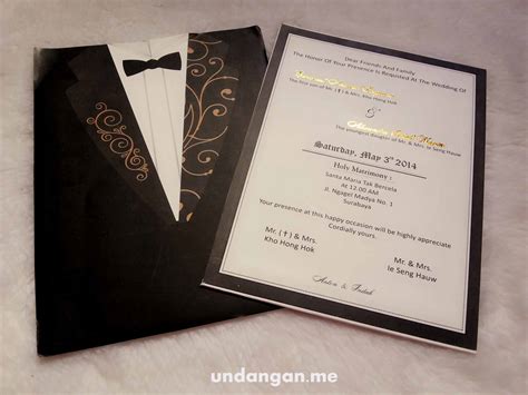 Contoh undangan pernikahan sederhana dengan warna coklat dan hiasan layaknya surat pada umumnya. Contoh Undangan Pernikahan 1000an | UNDANGAN.ME