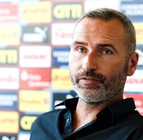 Vfb tv zeigt die pressekonferenz mit cheftrainer tim walter vor dem heimspiel am sonntag (13:30. Familie von neuem Holstein-Trainer Walter bleibt in ...