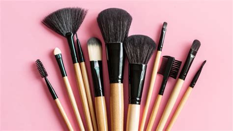 Different Types Of Makeup Brushes