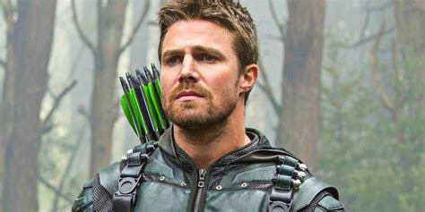Stephen Amell Returns As Green Arrow For The Flashs Final Season