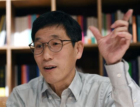 Check spelling or type a new query. 진중권과 토론 앞둔 김호창 "전광훈 목사 승낙 받아와라"