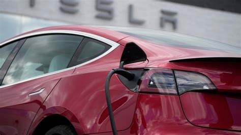Teslas Recall Of 2 Million Vehicles To Fix Its Autopilot System Uses