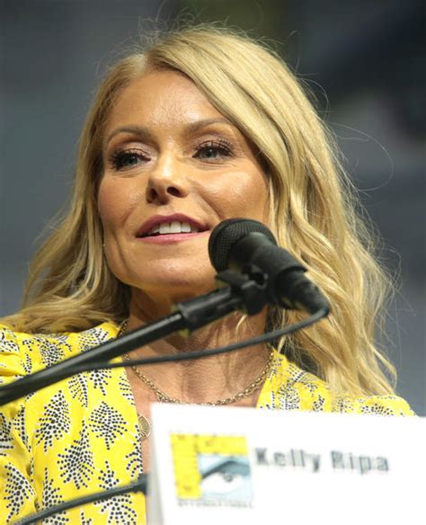 Kelly Ripa Claps Back At Fans Claim She Used A One News Page