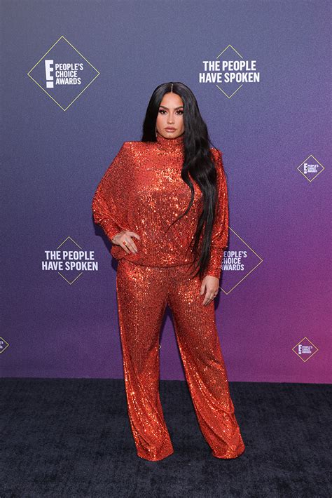 Addison Rae Bebe Rexha And More Stars Arrive At The 2020 E Peoples