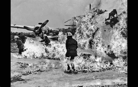Mar 02, 2020 · daredevil 'mad' mike hughes didn't deploy backup chutes in fatal crash daredevil 'mad' mike hughes failed to deploy backup chutes.may have blacked out Firefighters engulfed in flames after DC-6 crash ...