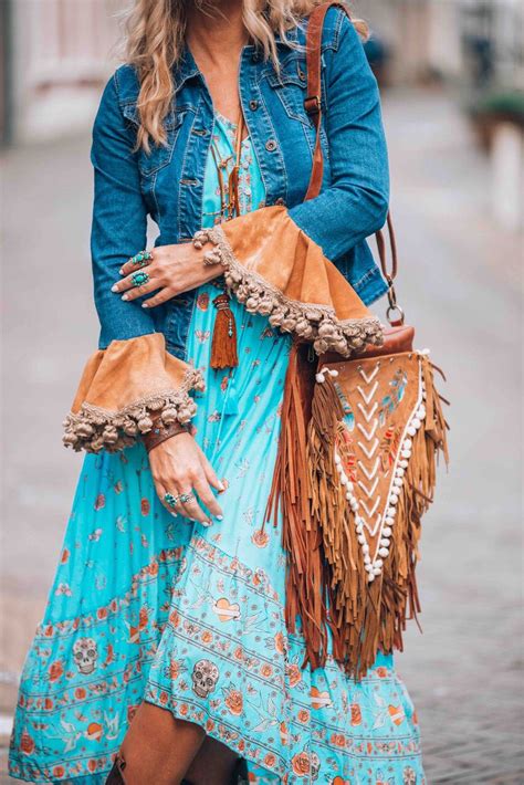 Boho Chic Look With The Perfect Fringe Bag Hippie Style Look Hippie