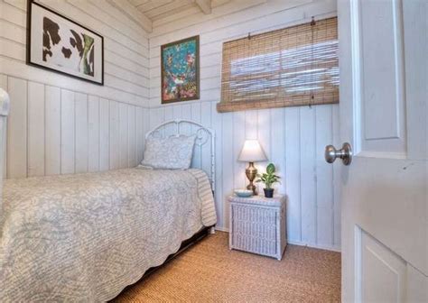Brady Bunch Star Sells Calif Beach Cottage She Bought At Age 11 For Huge Profit