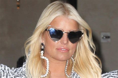 Jessica Simpson Cleavage Takes Centre Stage In Sexy Frontless Dress Daily Star
