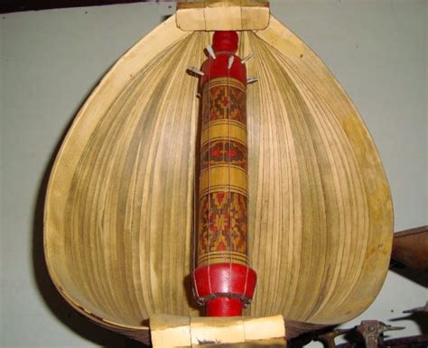 Alat musik tradisional tiup ini berasal dari kalimantan selatan, memiliki bentuk seperti terompet namun dengan ukiran khas daerah setempat. Alat Musik Tradisional Dari Nusa Tenggara Timur - Berbagai ...