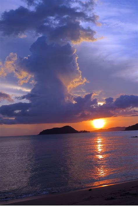 Thailand Sunset With Amazing Clouds Island Travel Island Sunset
