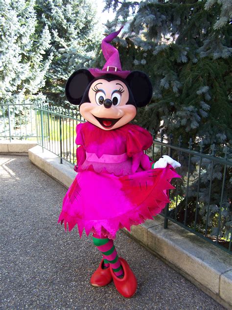 Worldwide Wednesdays Great Halloween Costumes At Disneyland Paris
