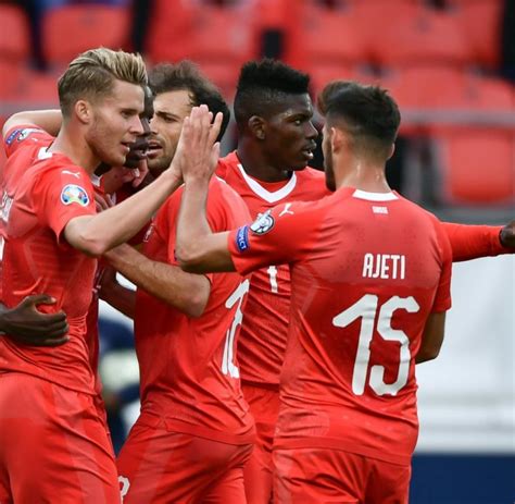 Langstrasse euro 2020 schweiz swiss switzerland fussball win schweiz gegen france french frankreich. Fußball: EM-Qualifikation: Schweiz siegt, Dänemark ...
