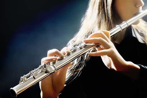 To play the flute start by holding it so the lip hole is resting on your bottom lip and the rest of the instrument is sticking out to the right horizontally. Student Flutes: Plastic vs Metal | Normans Music Blog