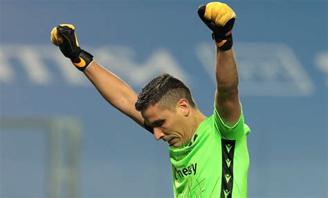 Scopri le ultimissime di calciomercato della roma. Calciomercato Roma, Silvestri il sogno tra i pali: altre ...