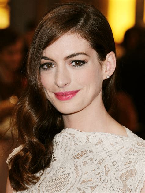 Anne Hathaway Photos And Pictures Tv Guide