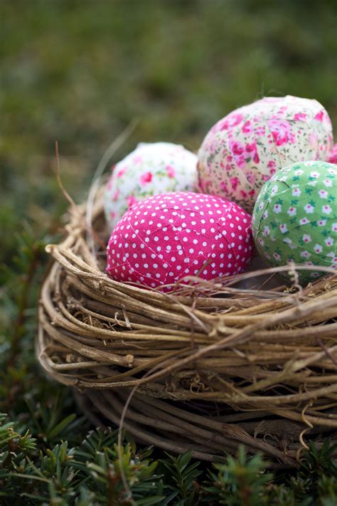 How To Make Super Simple Shabby Chic Easter Eggs